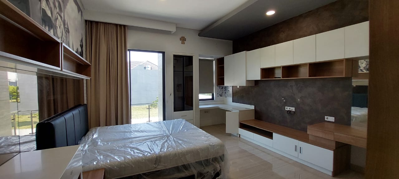 Dijual Rumah Modern Furnished di Citraland Utama Surabaya Barat - Image 1