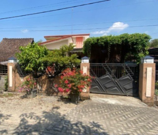 Dijual Rumah Lelang Asri dan Luas di Pilangkenceng Madiun - Image 1