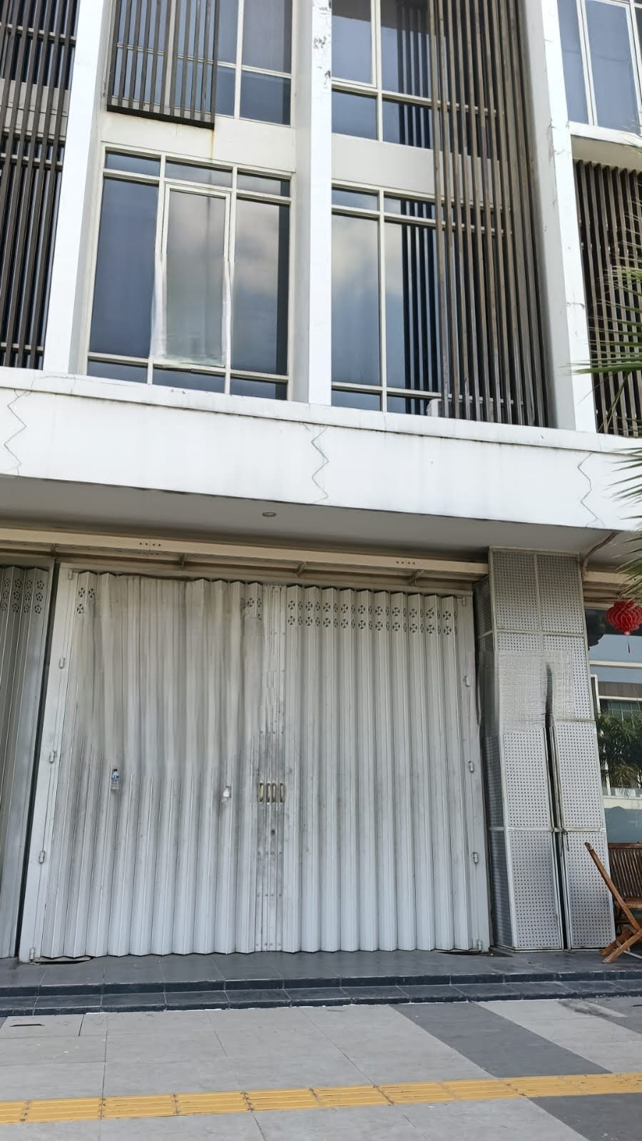 Disewakan Ruko Strategis di Northwest Boulevard Surabaya Barat - Image 1