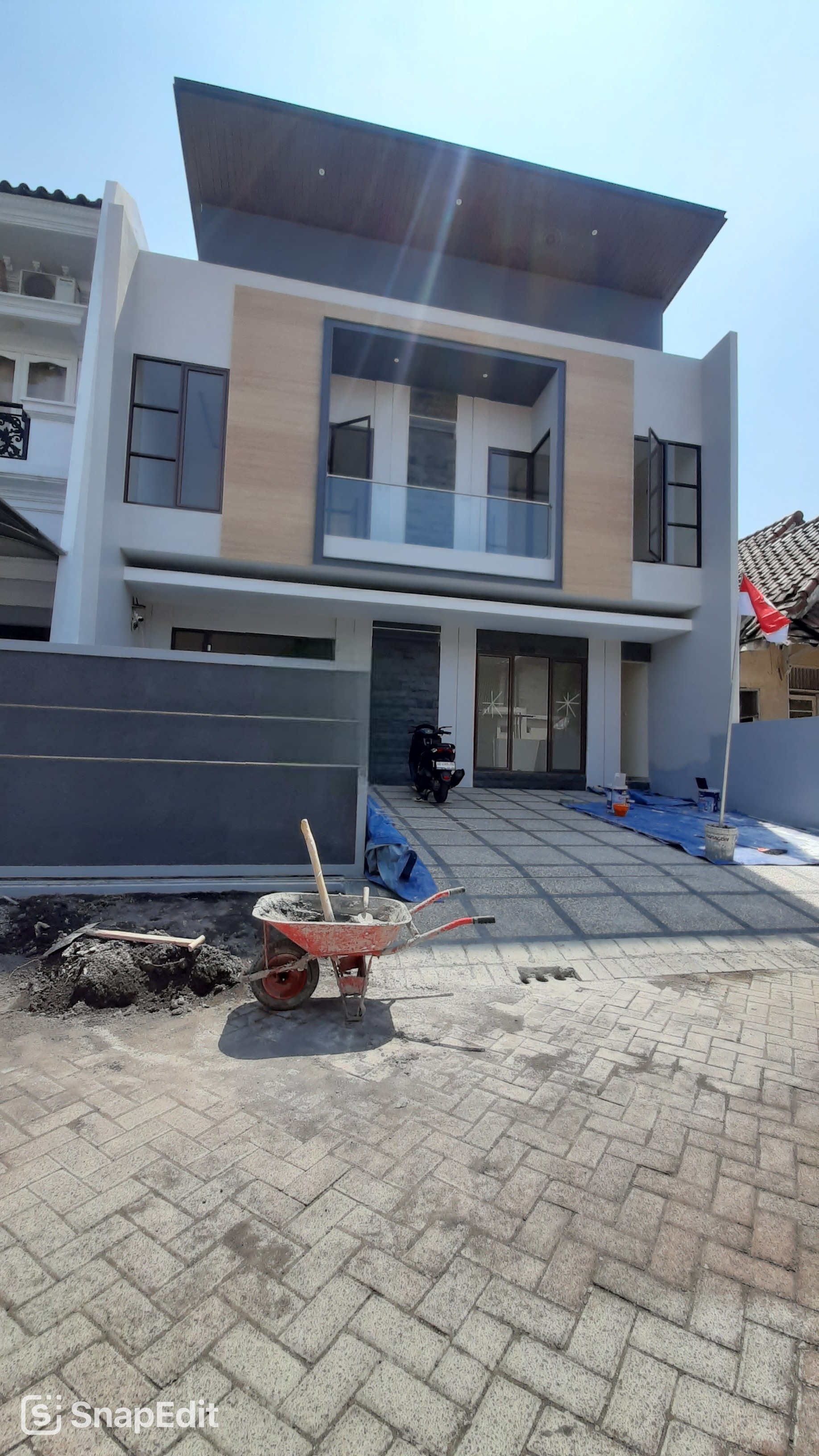 Dijual Rumah Baru Minimalis di International Village, Citraland Utama, Surabaya Barat - Image 1