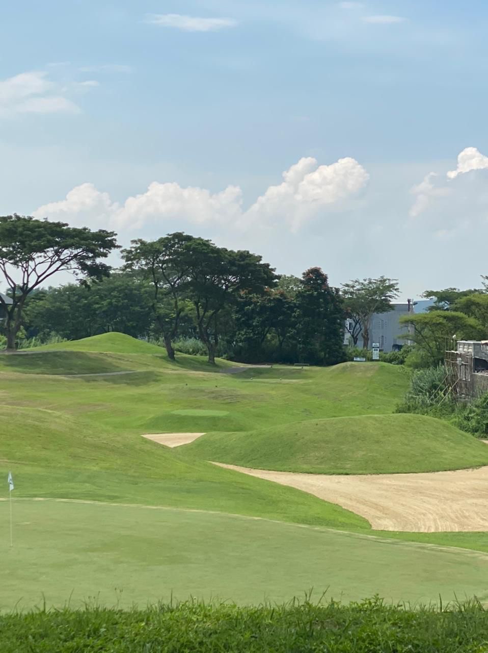 Disewakan Tanah Kavling Komersial Premium di Bukit Golf International View Golf Citraland Utama Surabaya Barat - Image 1