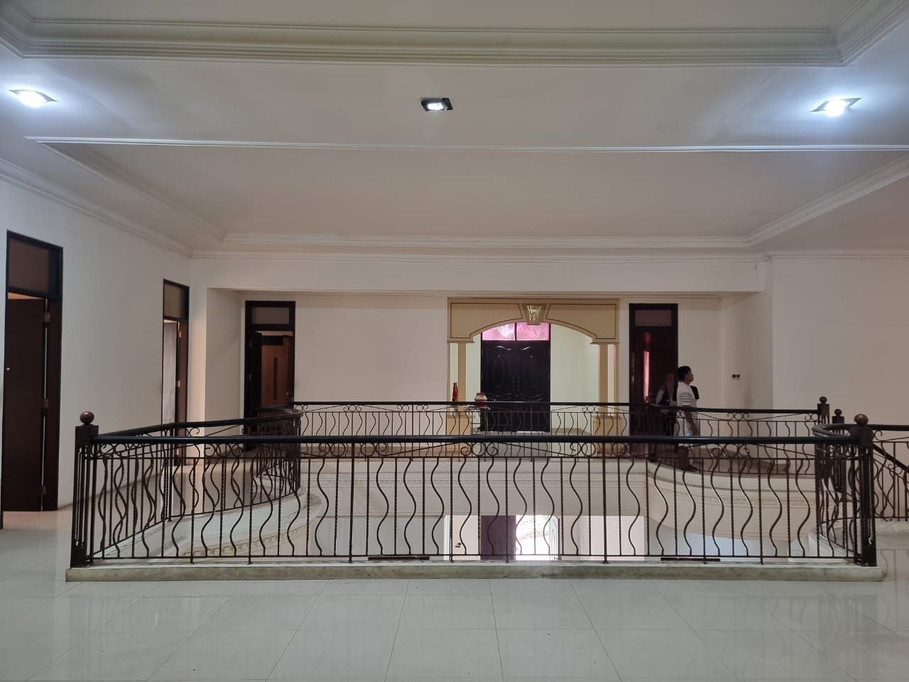 Disewakan Rumah Usaha Lokasi Strategis di Citraland Surabaya Barat - Thumbnail 2