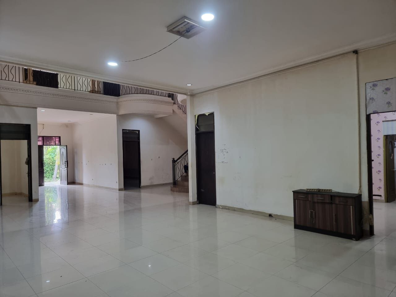 Disewakan Rumah Usaha Lokasi Strategis di Citraland Surabaya Barat - Image 1