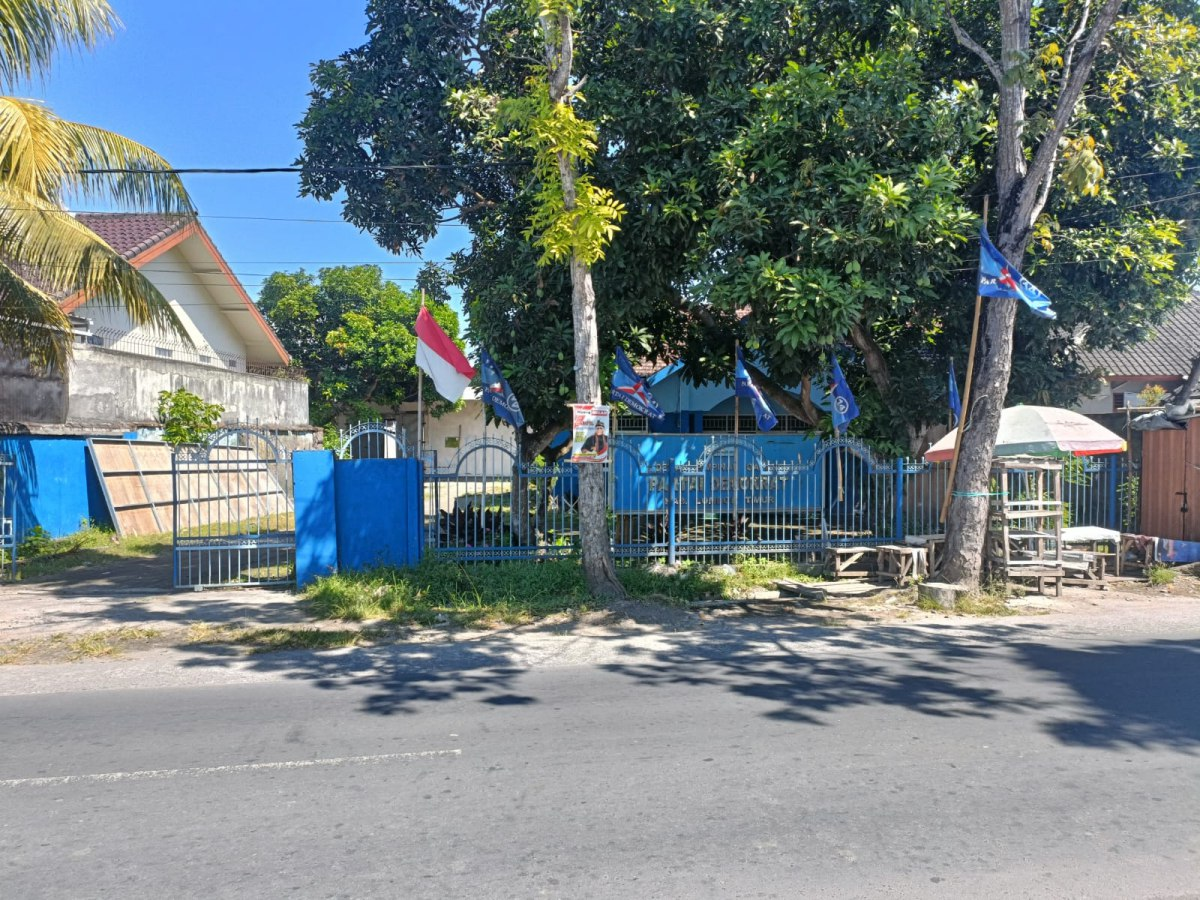 Dijual Lelang Rumah Strategis Dekat Pasar di Lombok Timur - Image 1