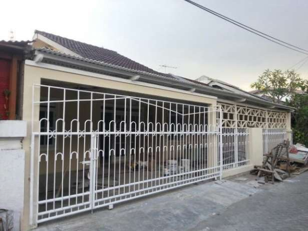 Dijual Atau Disewakan Rumah Nyaman di Kawasan Pondok Tjandra Jalan Mangga Sidoarjo - Image 1