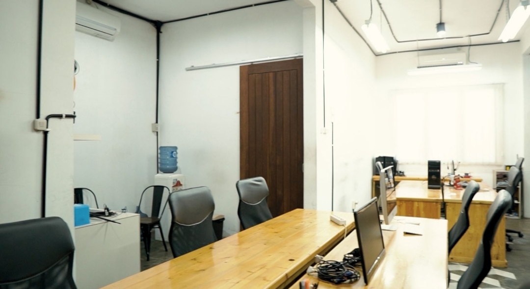 Dijual Rumah Atau Kantor Strategis di Simpang Darmo Permai Surabaya Barat - Image 1