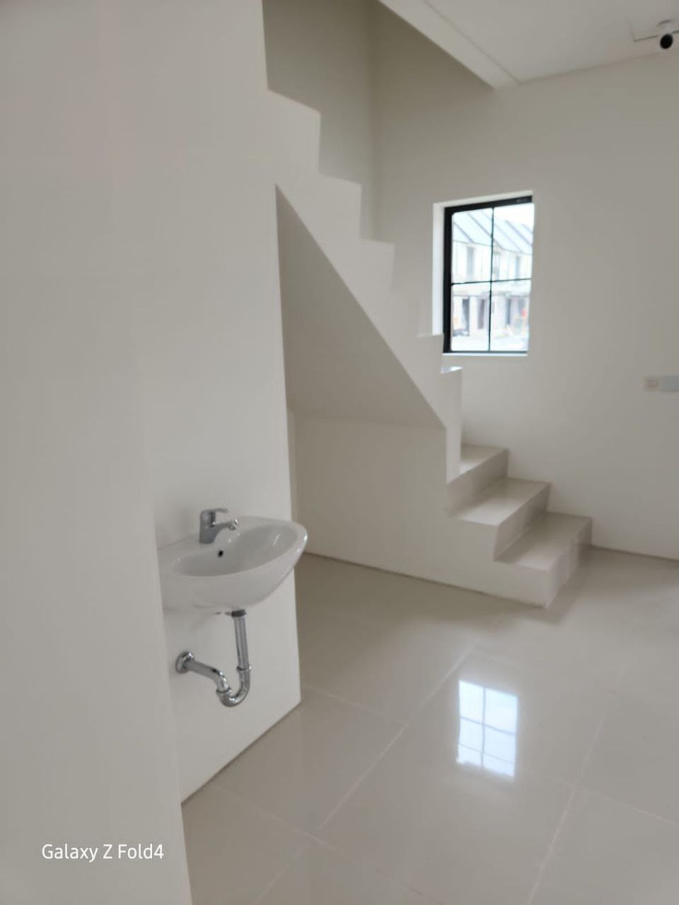 Disewakan Rumah Baru Gress Minimalis Graha Natura Dandelion Surabaya Barat - Thumbnail 4