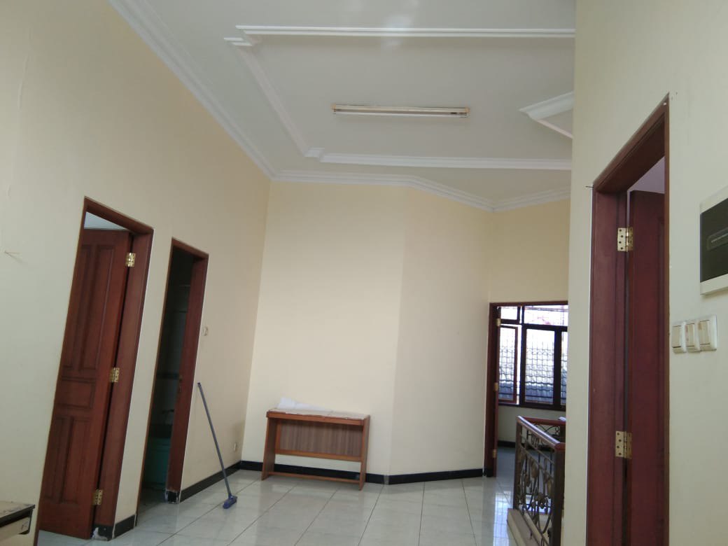 Dijual/Disewakan Rumah Nyaman di Simpang Darmo Permai Selatan Surabaya Barat - Thumbnail 2
