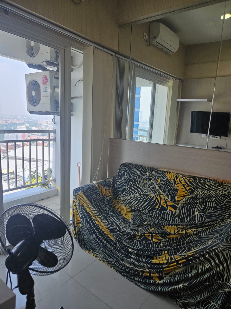 Disewakan Unit Nyaman Dan Siap Huni di Apartemen Tanglin Surabaya Barat - Thumbnail 3
