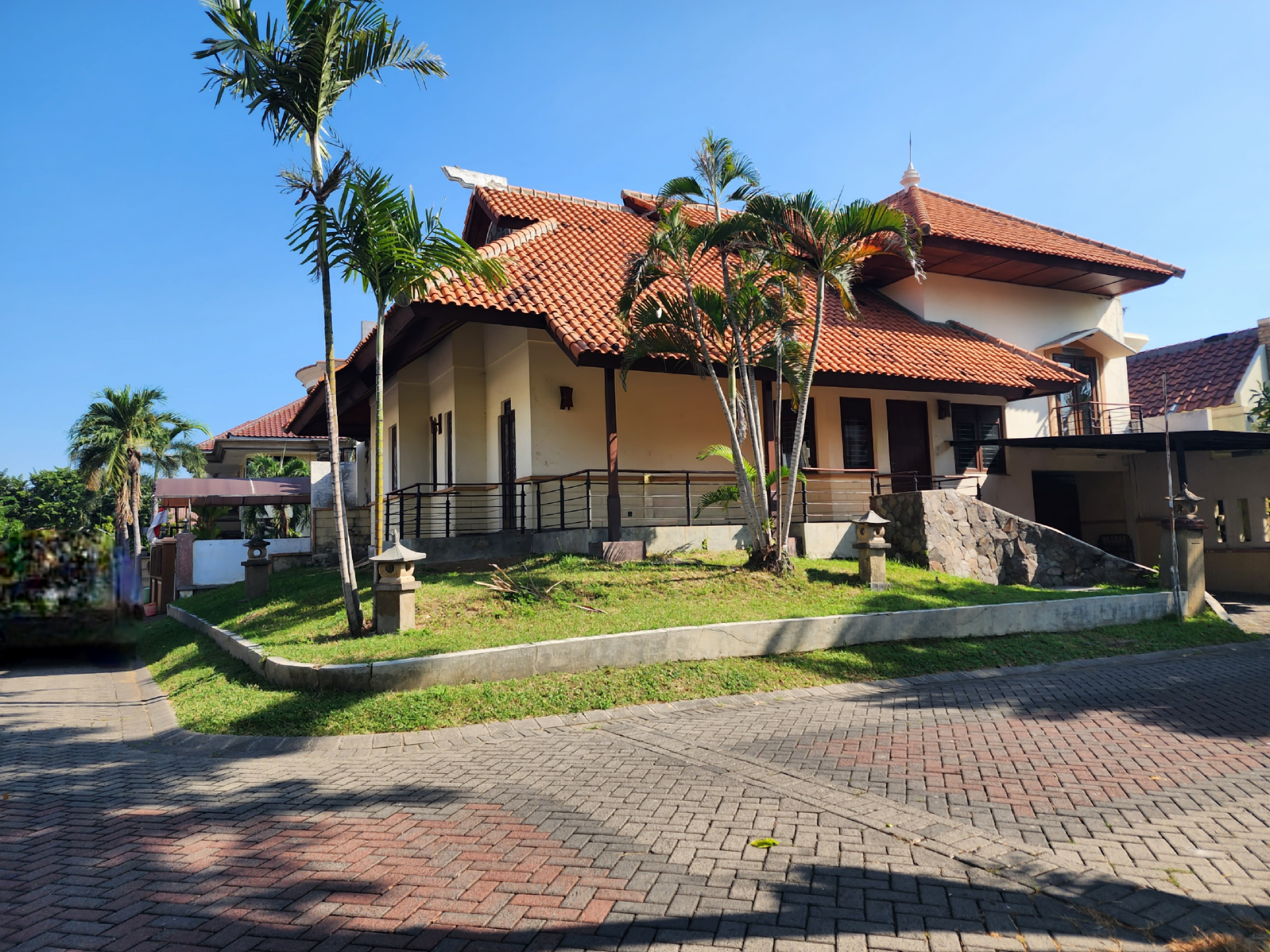 Disewakan Rumah International Village Citraland Surabaya Barat - Image 1