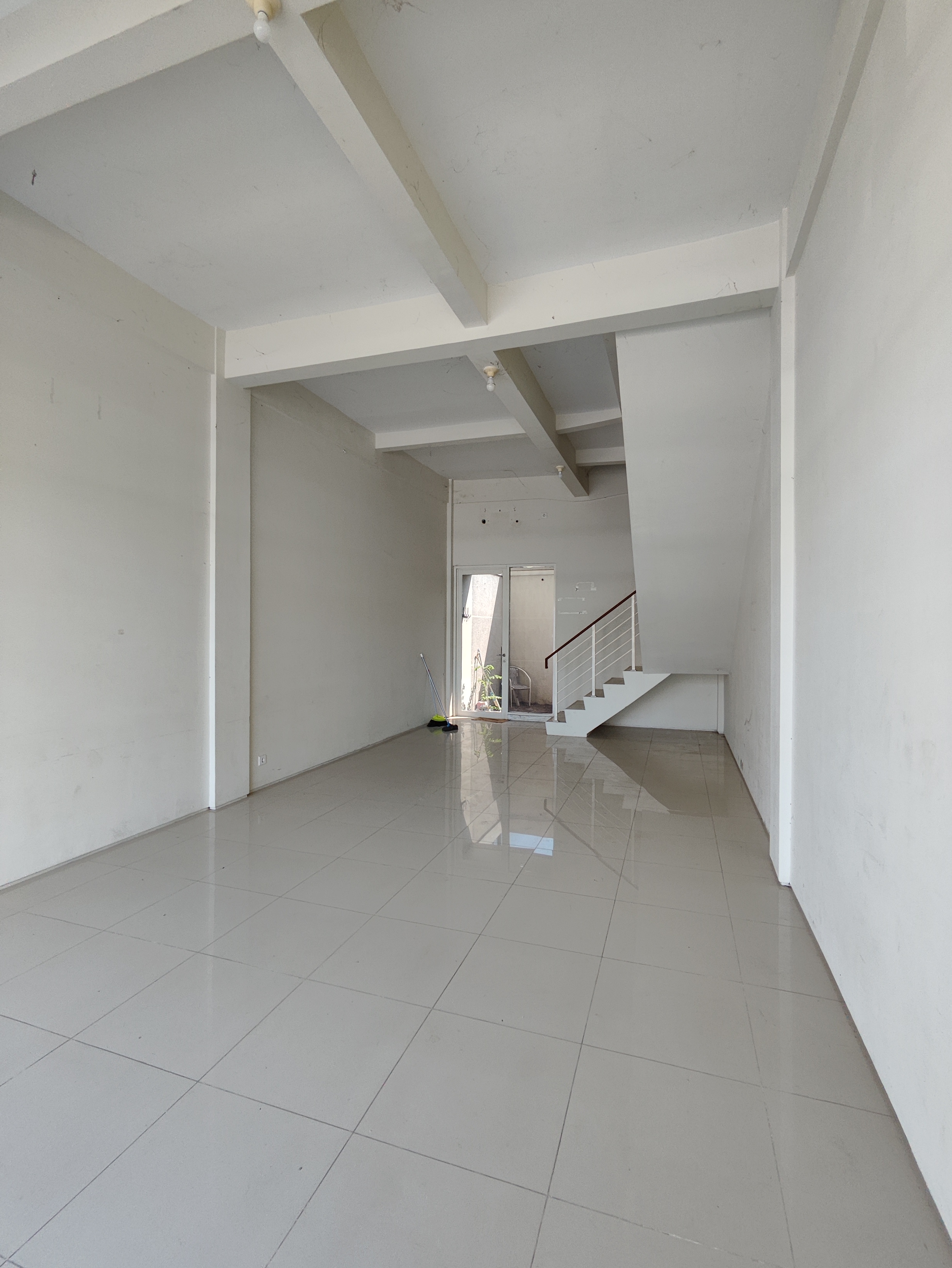 DIsewakan Ruko Komersial Strategis di Northwest Boulevard, Citraland Utara Surabaya Barat - Image 1