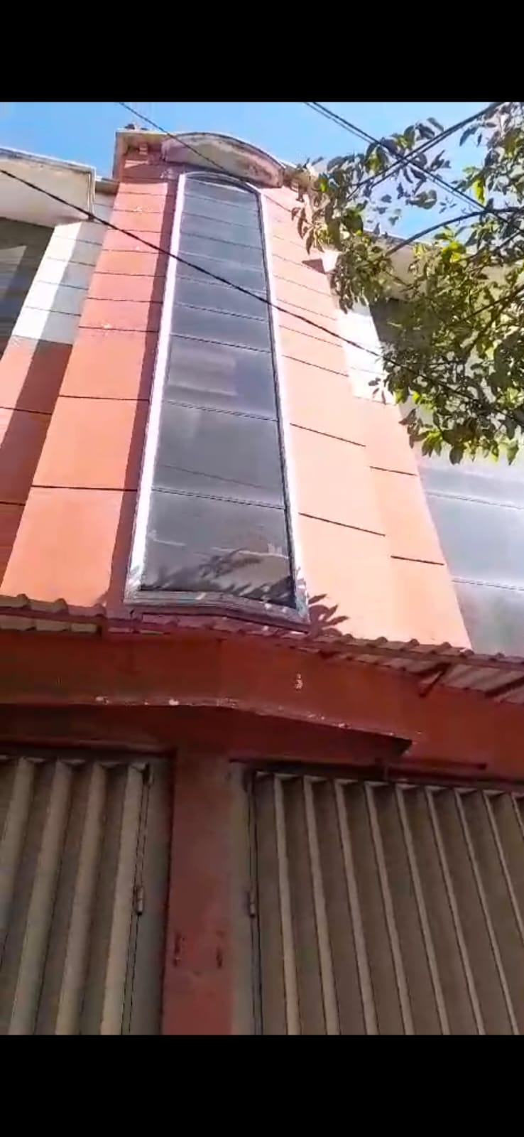 Disewakan Ruko 3 Lantai Lokasi Strategis di Jalan Tembaan Surabaya Pusat - Image 1