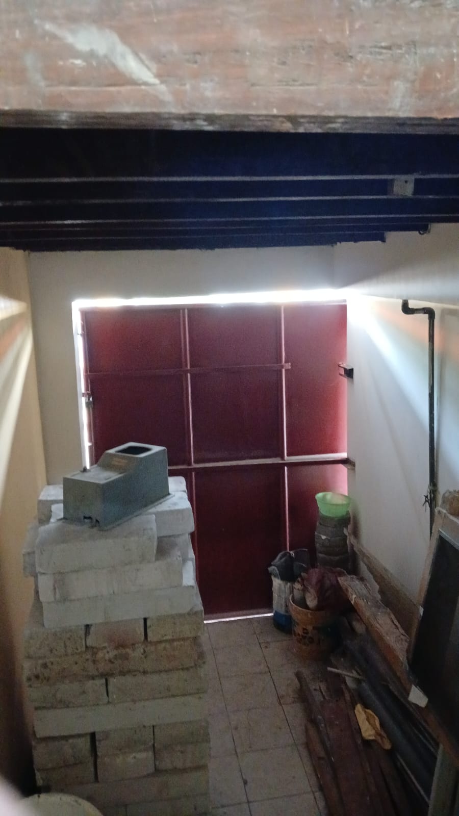 Disewakan Ruko Usaha Kuliner Lokasi Strategis di Jalan Niaga Surabaya Pusat - Thumbnail 2