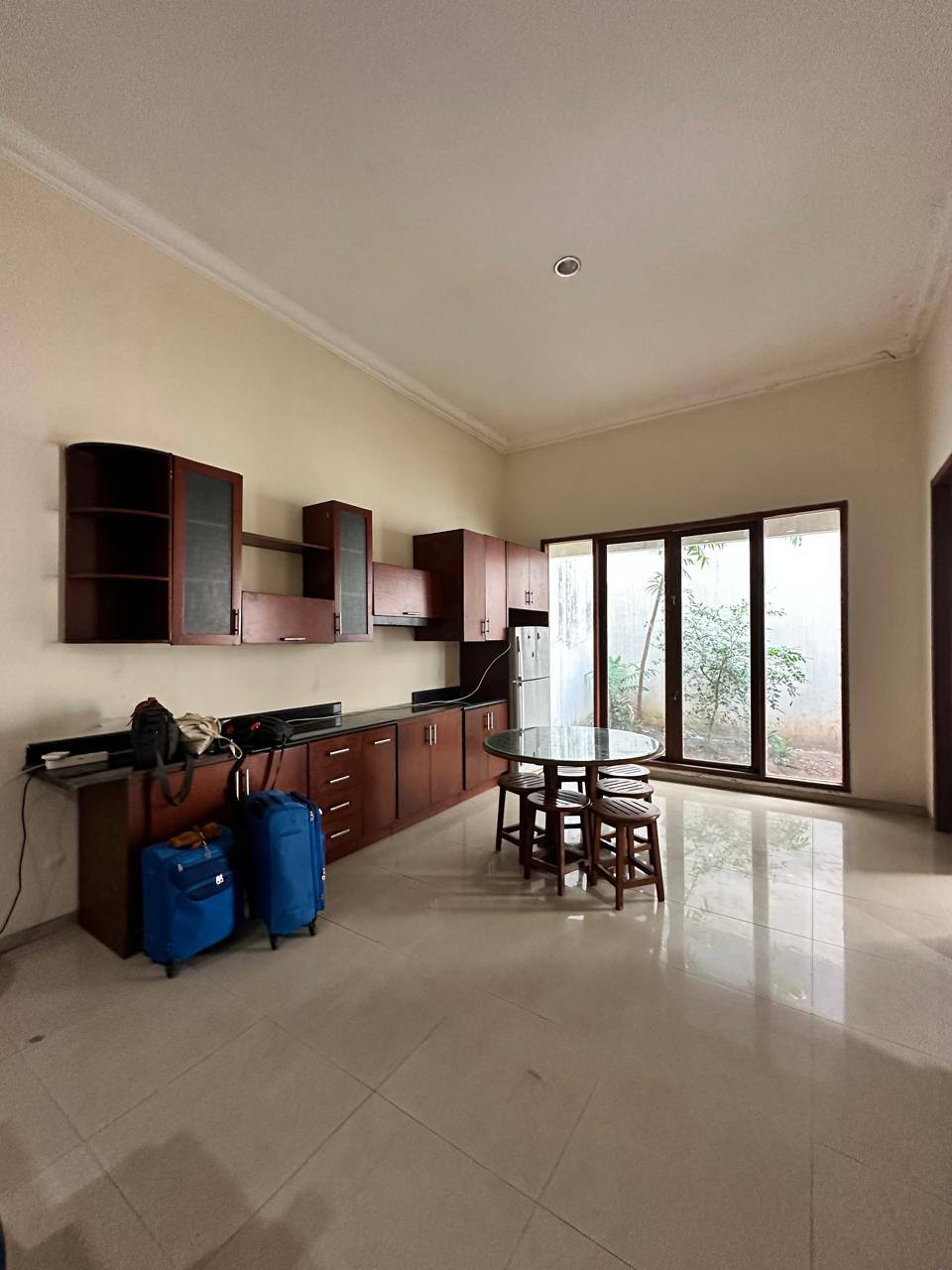 Disewakan Rumah 2 Lantai Modern di Villa Taman Telaga Citraland Surabaya Barat - Thumbnail 4