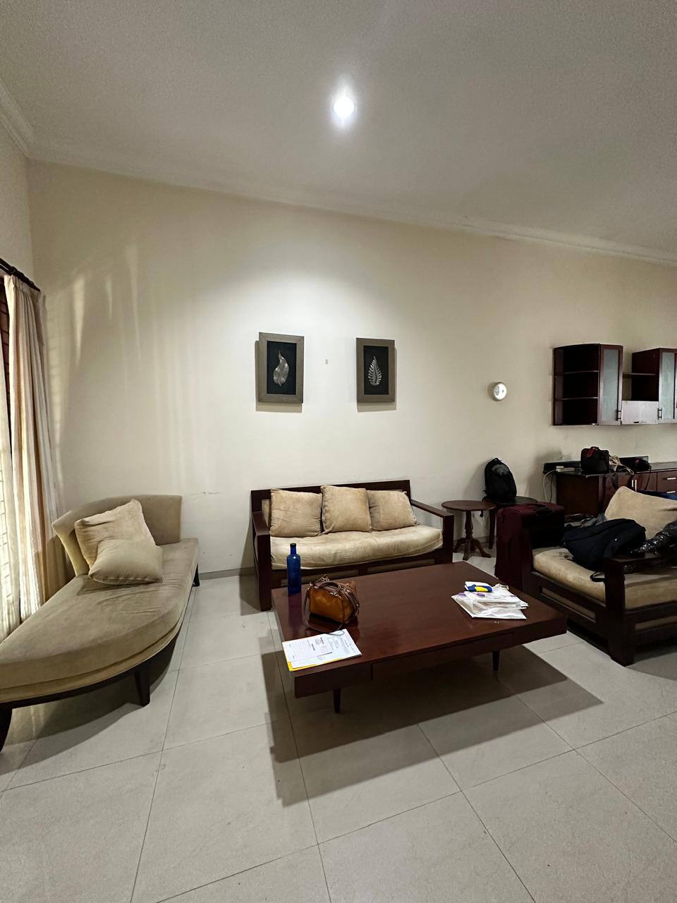 Disewakan Rumah 2 Lantai Modern di Villa Taman Telaga Citraland Surabaya Barat - Image 1