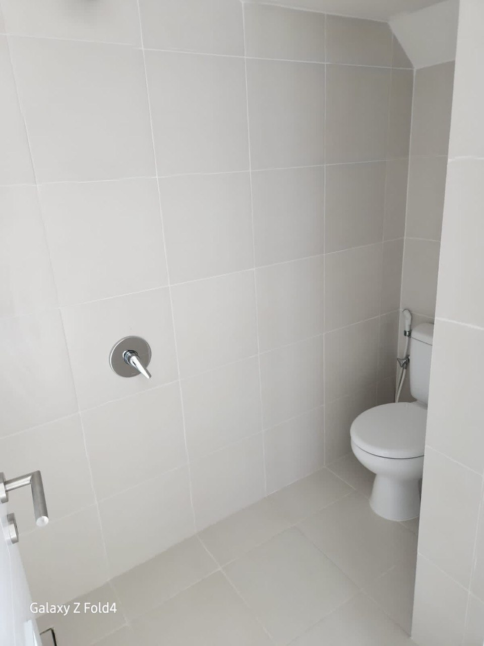 Disewakan Rumah Modern di Kawasan Perumahan Modern Graha Natura Dandelion Surabaya Barat - Thumbnail 3