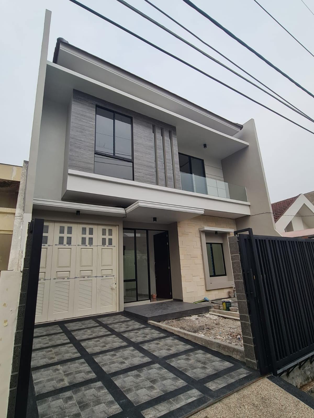 Dijual Rumah Baru Minimalis 2 Lantai di Manyar Kertoadi Surabaya Timur - Image 1