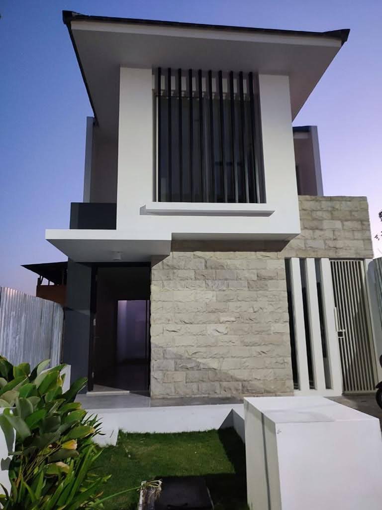 Disewakan Rumah Baru Gress di Dian Istana Cluster Oasia, Surabaya Barat - Image 1