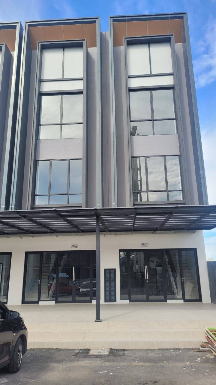 Disewakan 2 Ruko Baru Jejer di Nol Jalan Area Komersil Citraland Surabaya Barat - Image 1