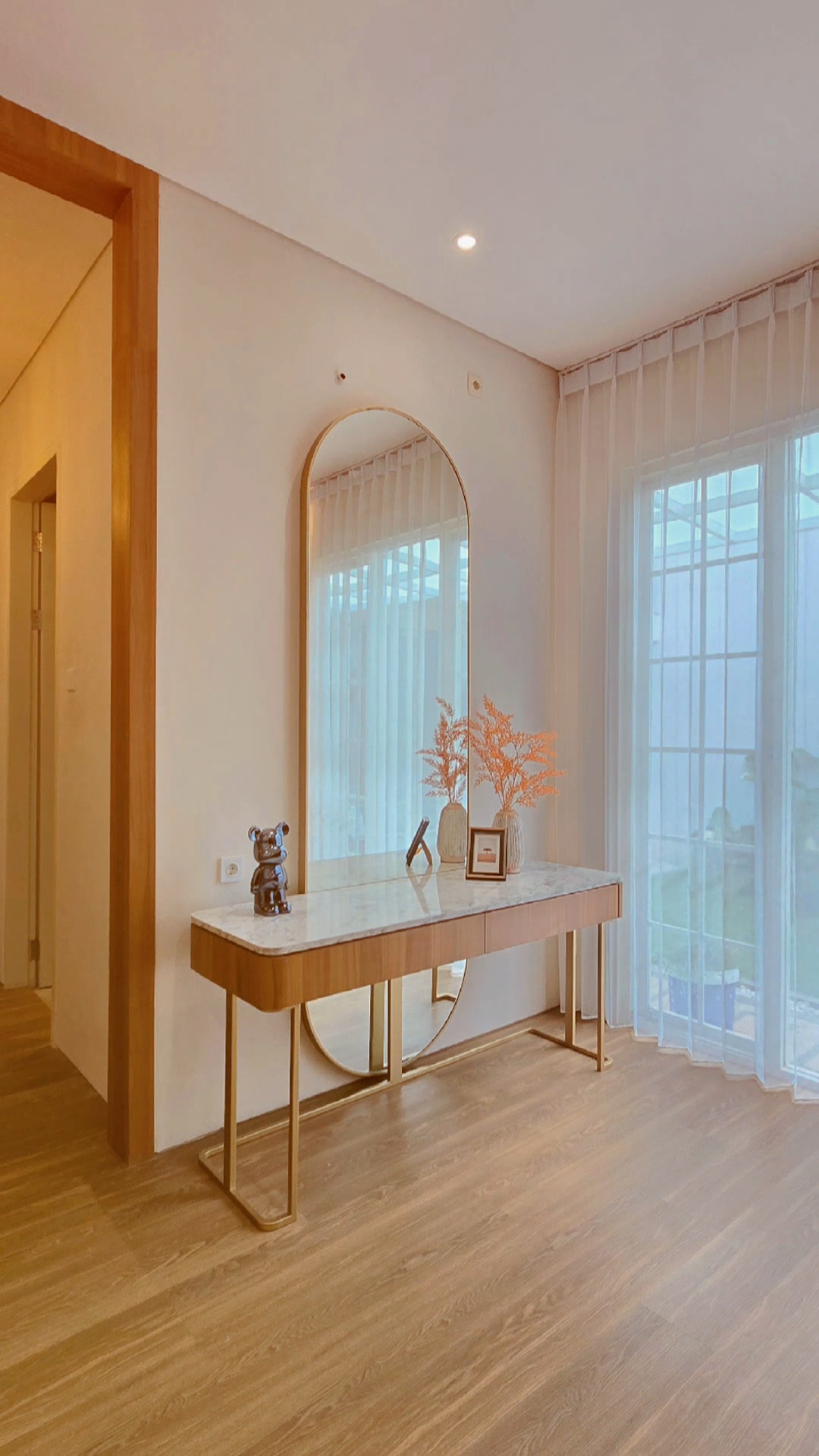 Dijual Rumah Minimalis Full Furnish di Royal Residence Surabaya Barat - Thumbnail 3