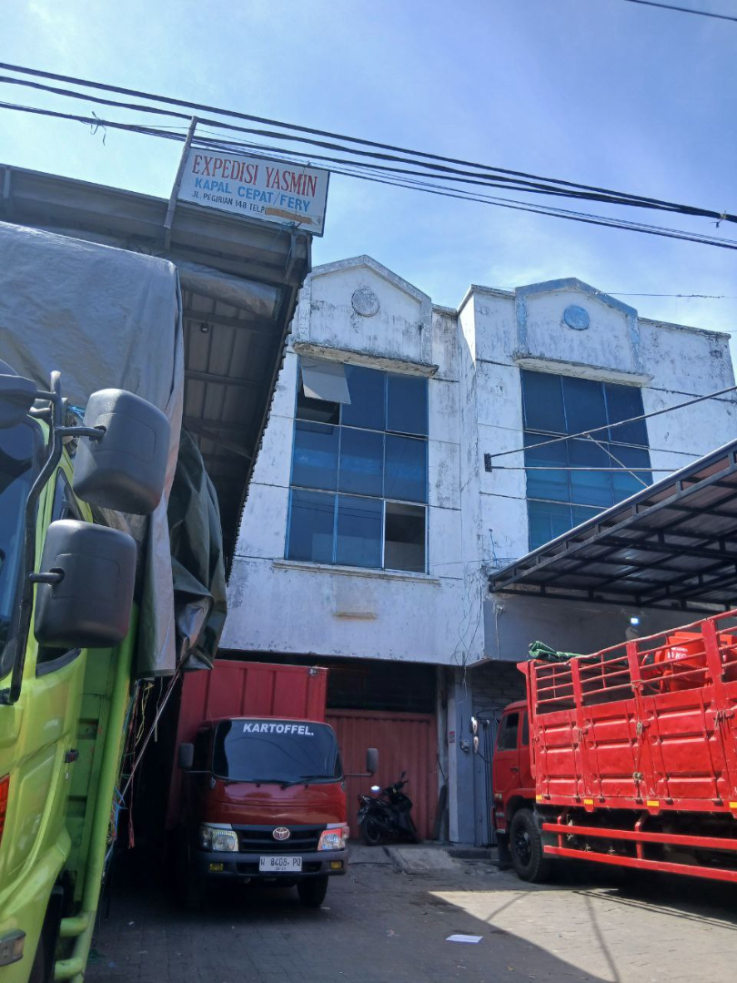 Dijual/Disewakan Ruko Komersial 3 Lt di Jalan Pegirian, Surabaya Utara - Image 1