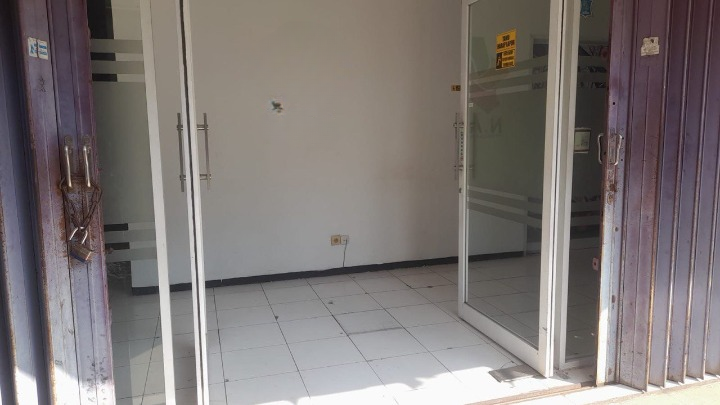 Disewakan 2 Ruko Jejer di Kawasan Permata Bintoro Surabaya Pusat - Image 1