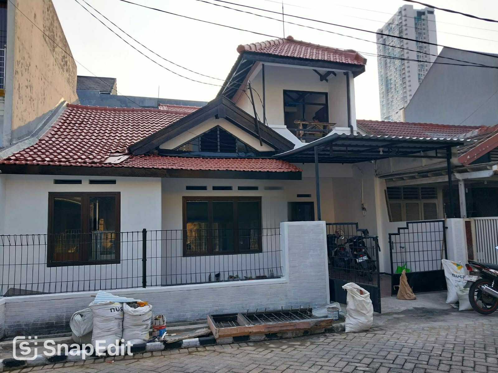 Dijual Rumah Siap Huni di Babatan Pilang, Surabaya Barat - Image 1