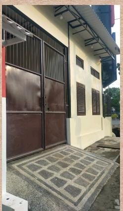 Disewakan Rumah Usaha Lokasi Komersial Strategis di Indragiri Surabaya Barat - Image 1