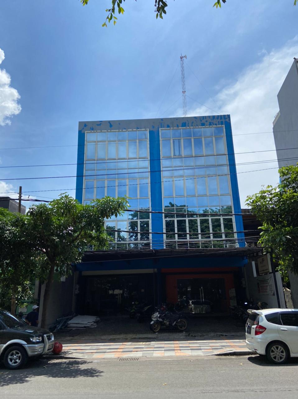 Dijual/Disewakan Ruko 4.5 Lantai Siap Huni di Perak Timur, Surabaya Utara - Image 1