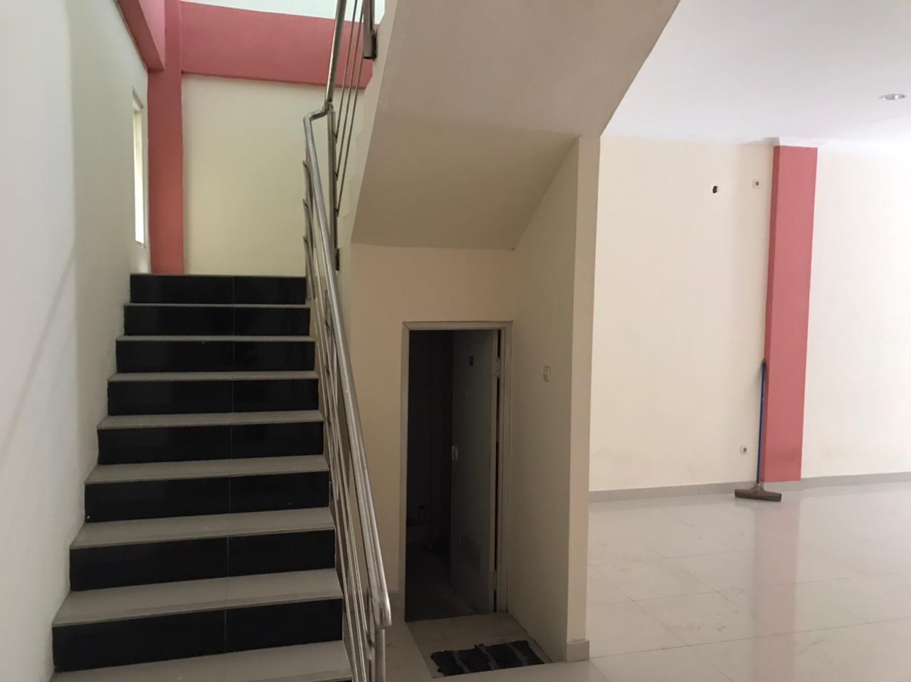 Dijual/Disewakan Ruko 4.5 Lantai Siap Huni di Perak Timur, Surabaya Utara - Thumbnail 4