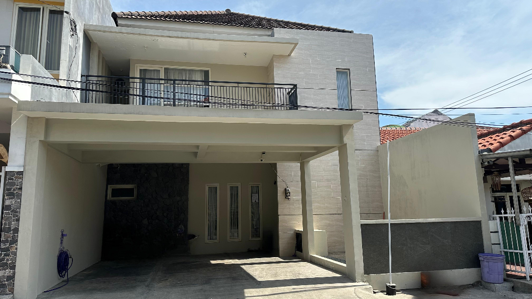 Dijual Rumah 2 Lt Siap Huni di Jalan Nginden Intan Timur, Surabaya Timur - Image 1