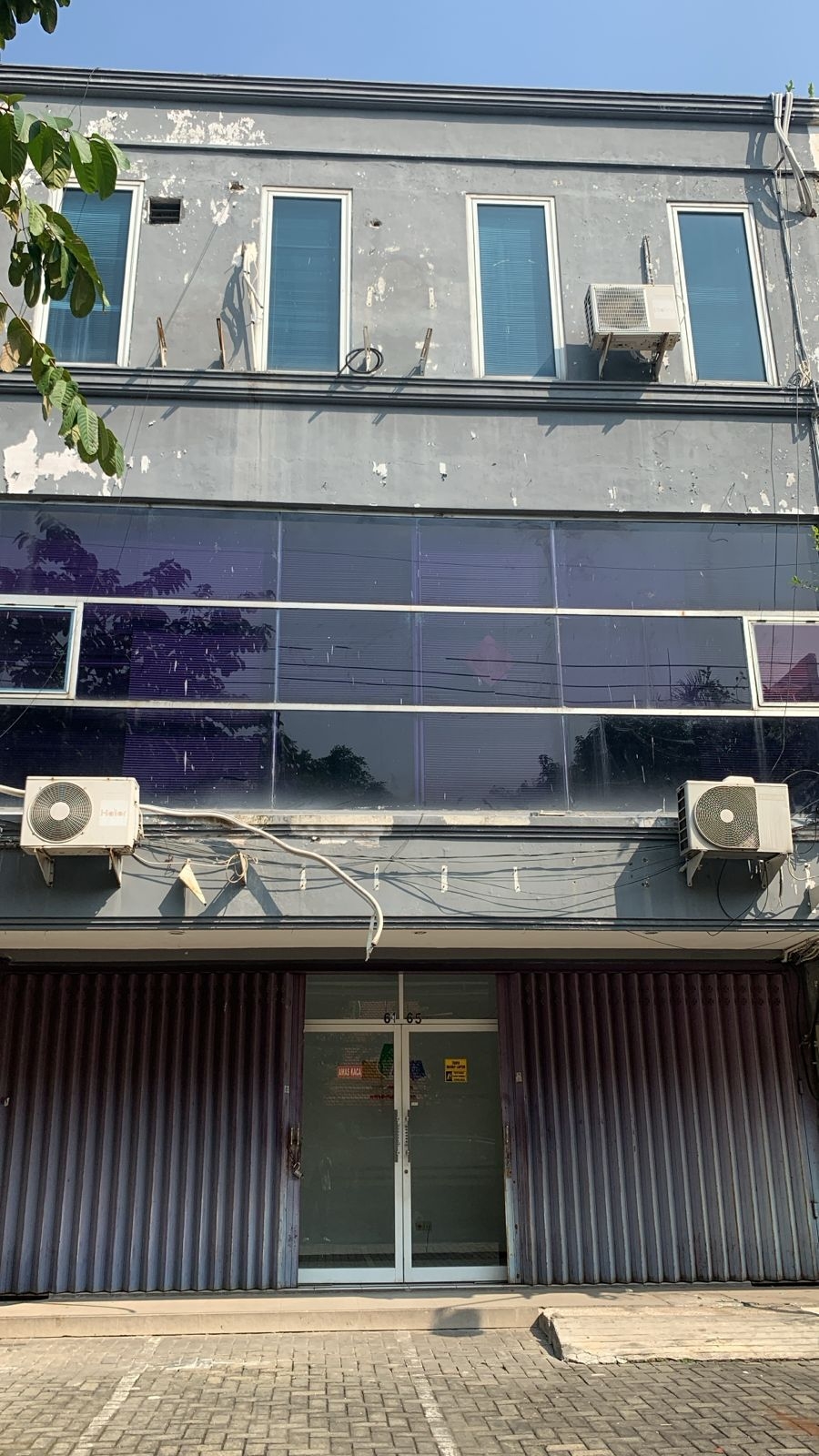 Dijual/Disewakan Ruko Komersial di Jalan Taman Ketampon, Surabaya Pusat - Image 1