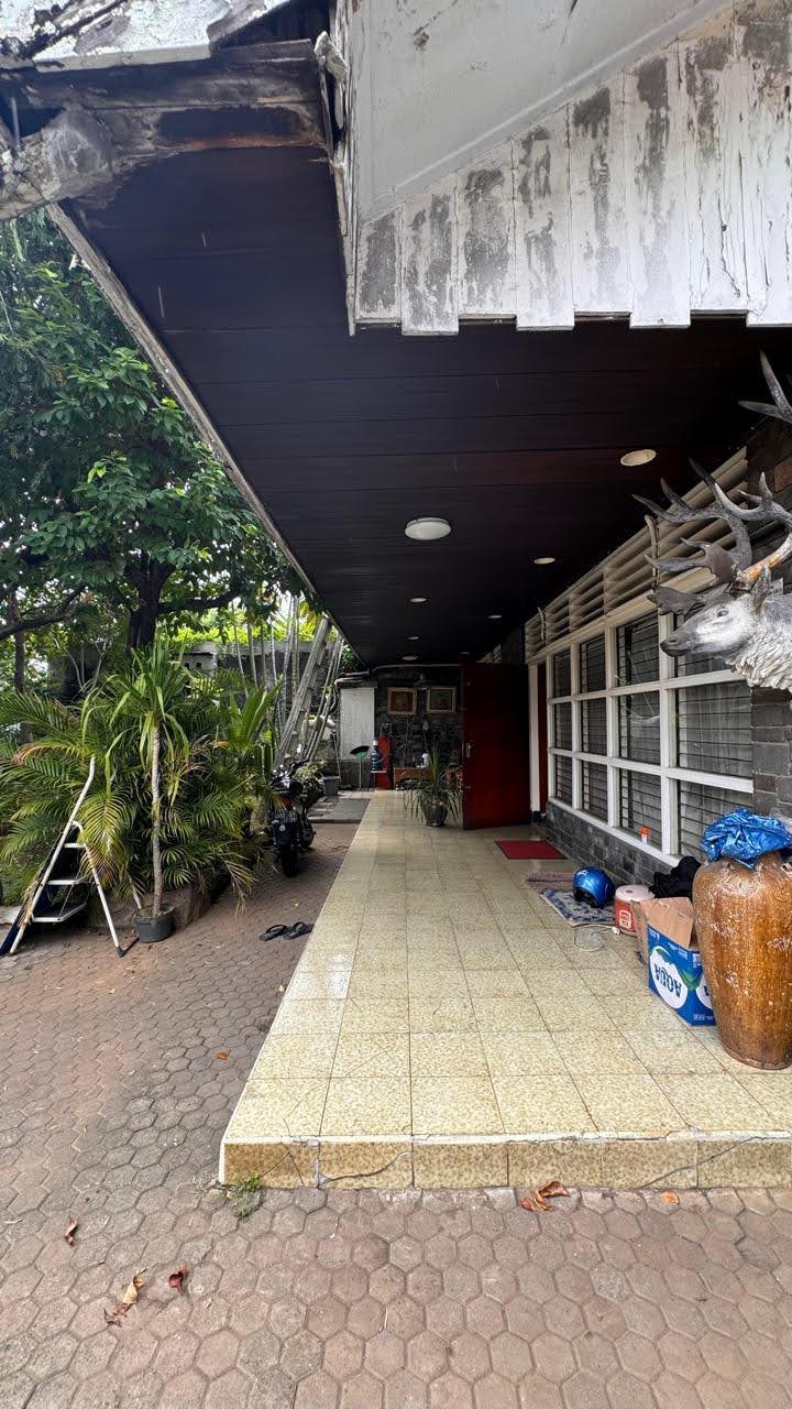 Disewakan Rumah Usaha Semi Furnished di Tegalsari Surabaya Pusat - Image 1