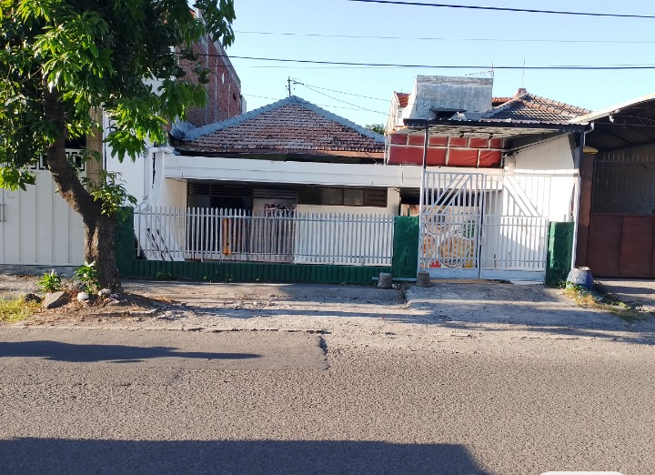 Dijual Rumah Luas Lokasi Strategis di Dukuh Kupang, Surabaya Barat - Image 1