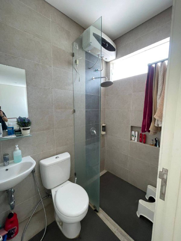 Dijual Rumah Modern di Citraland The GreenLake Surabaya Barat - Thumbnail 3