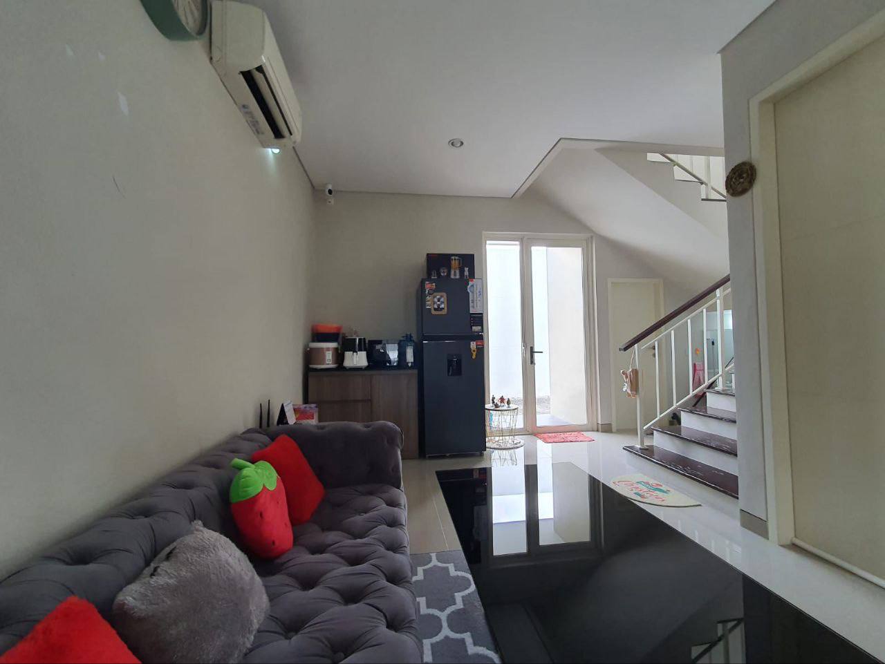 Dijual Cepat Rumah Minimalis 2 Lantai di Greenlake Citraland, Surabaya Barat - Thumbnail 3