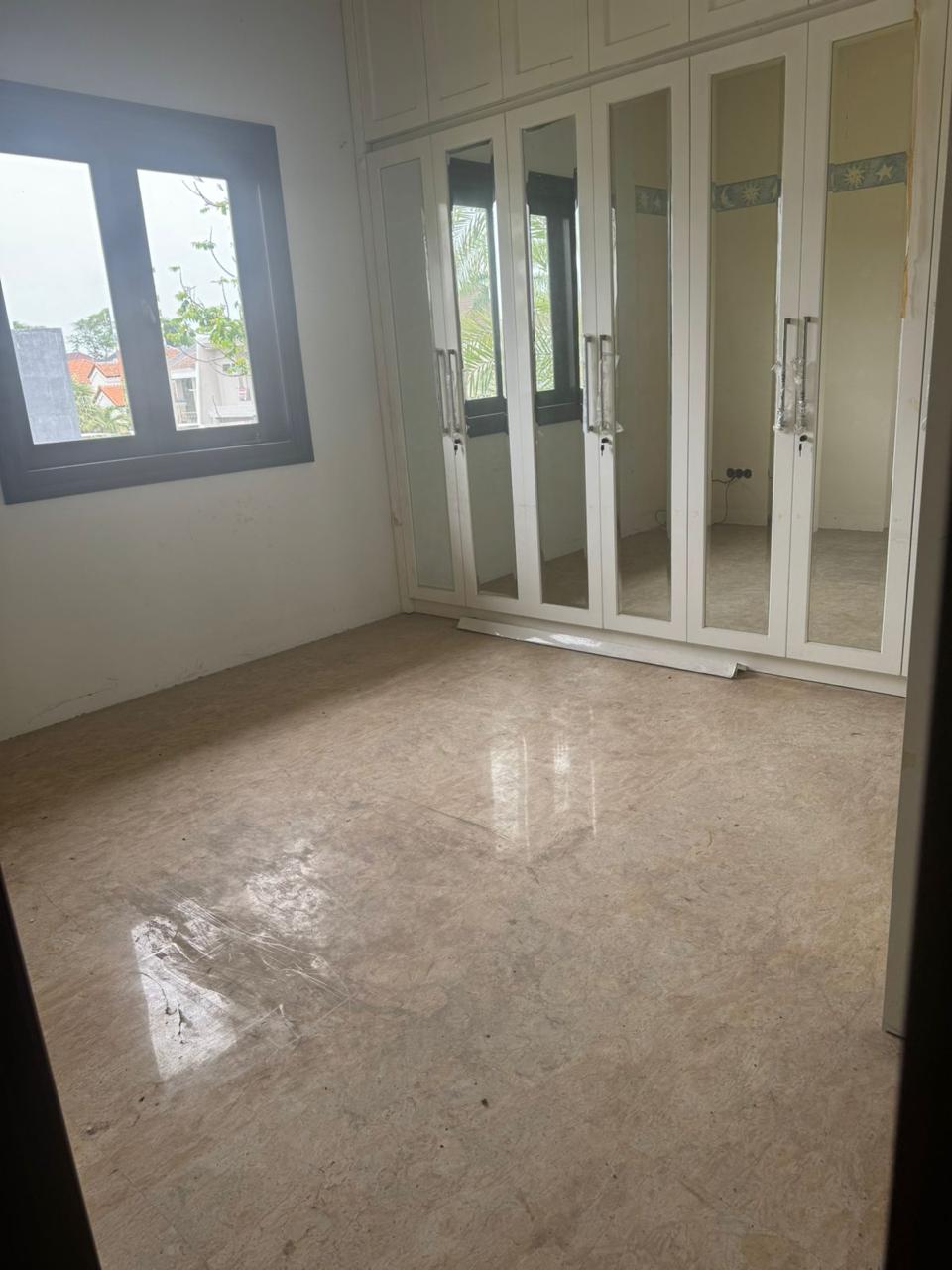 Disewakan Rumah Usaha Strategis di Kawasan Premium Puri Widya Kencana Citraland Surabaya Barat - Thumbnail 3