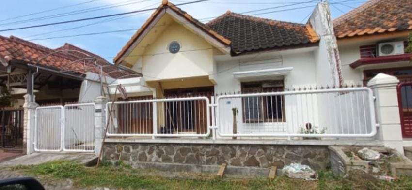 Dijual Rumah Siap Huni di Wisma Mukti Lokasi Strategis Surabaya Barat - Image 1