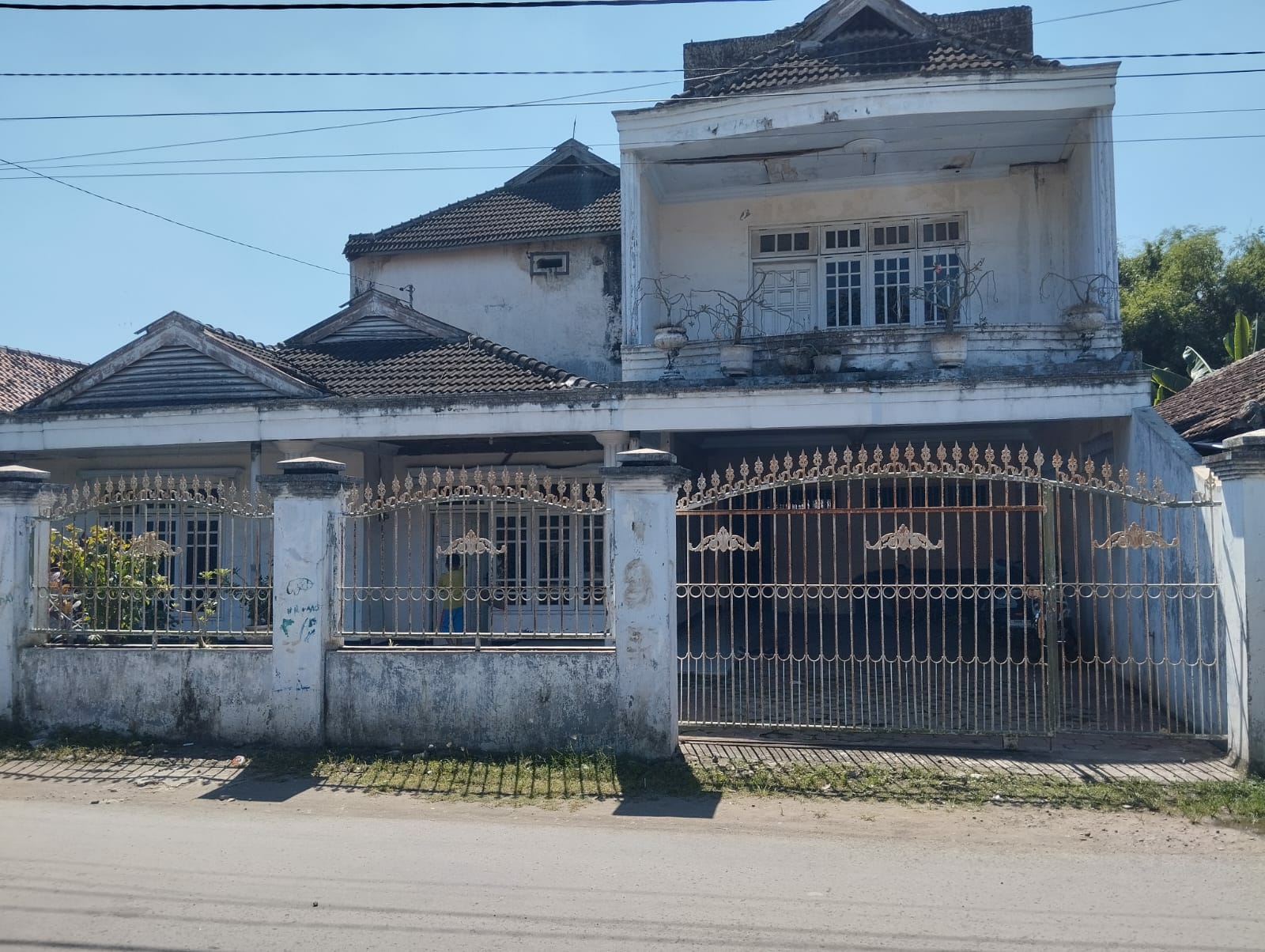 Dijual Rumah Lokasi Strategis di Jalan Moh. Hatta Jombang - Image 1
