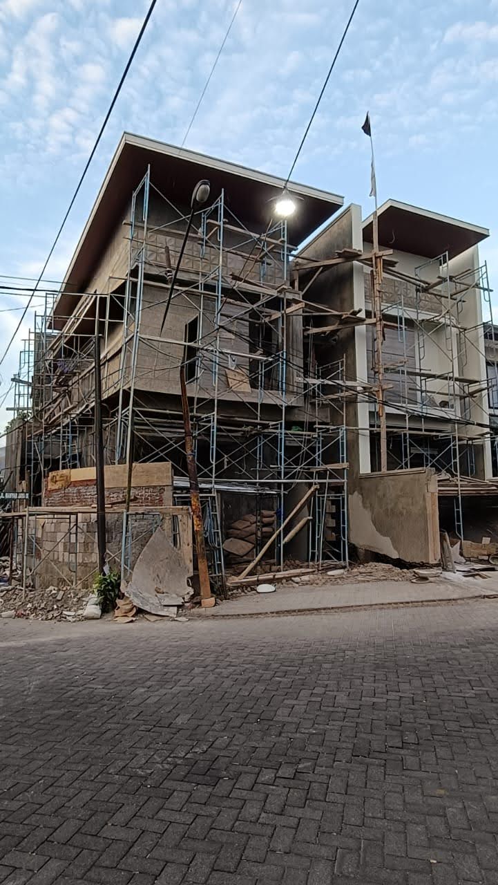 Dijual Rumah Gress Hook Minimalis di Jalan Utama Manyar Jaya Surabaya Timur - Image 1