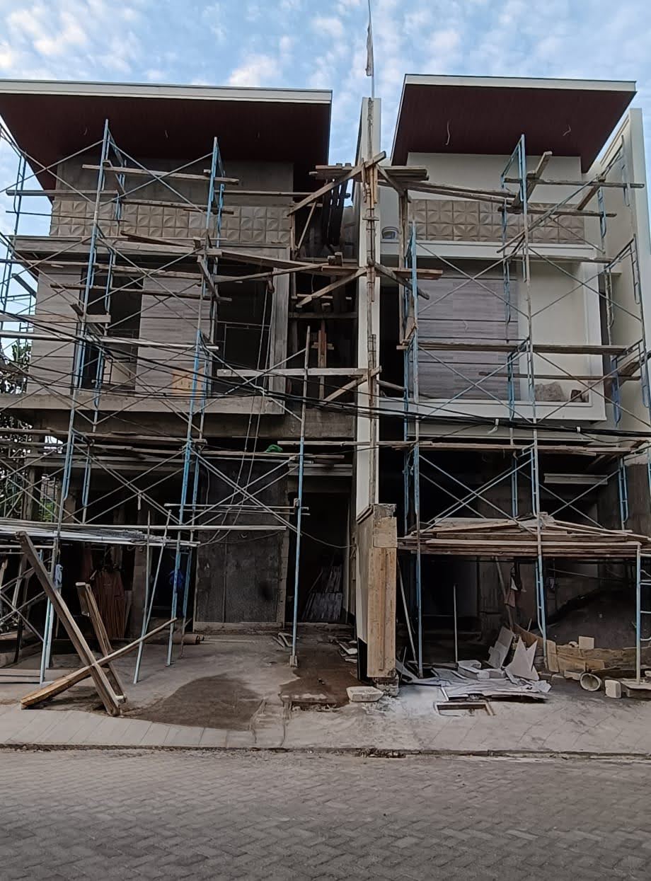 Dijual Rumah Gress Minimalis di Jalan Utama Manyar Jaya Surabaya Timur - Image 1