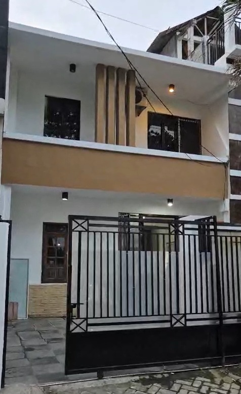 Dijual Rumah Strategis di Babatan Pratama Surabaya Barat - Image 1