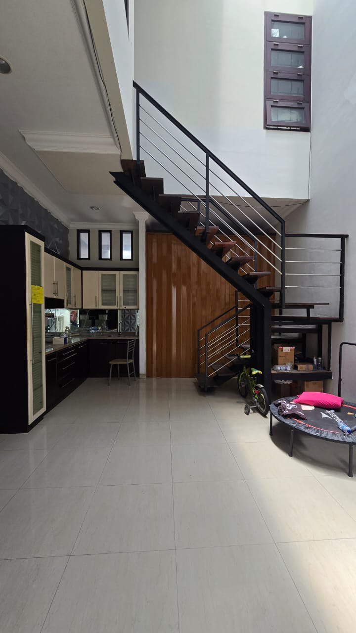 Disewakan Rumah Nyaman Dan Siap Huni di Pakuwon City San Diego Surabaya Timur - Thumbnail 2