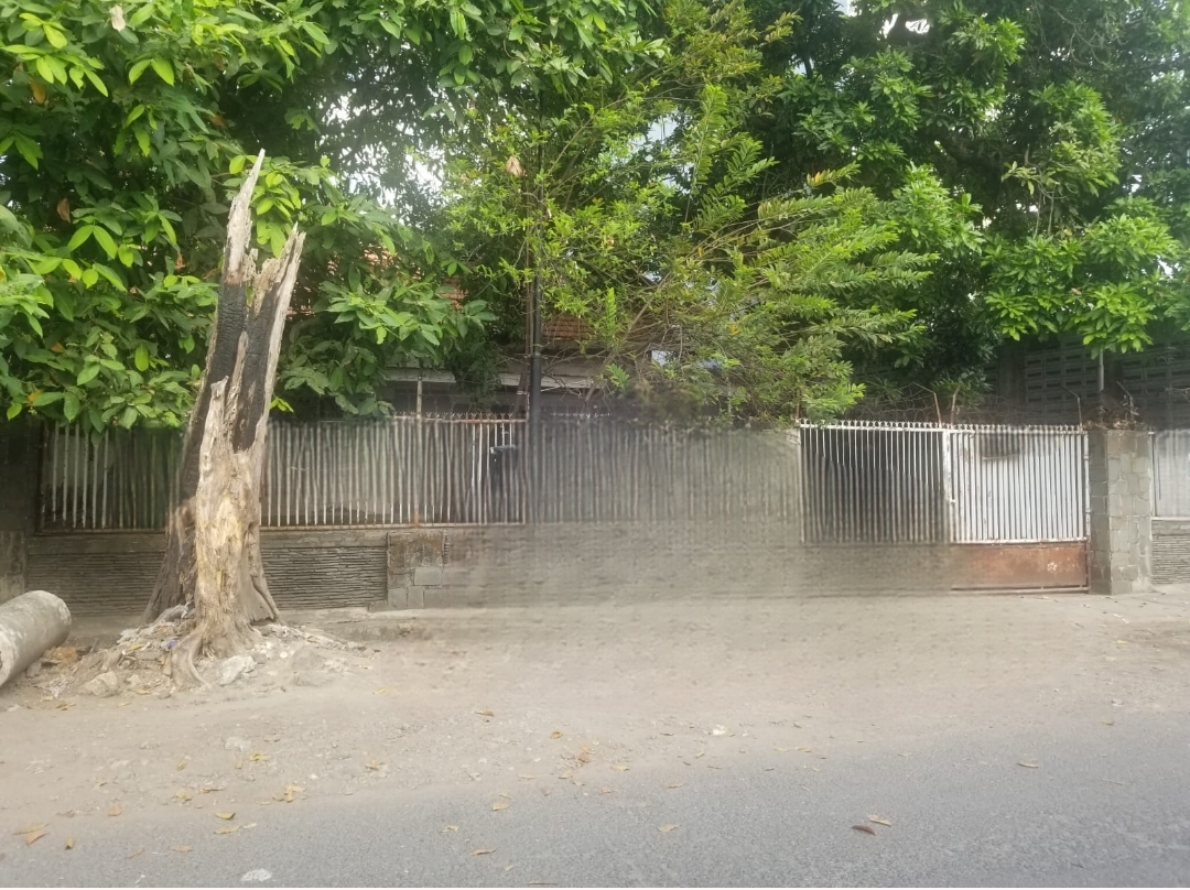 Dijual Rumah Hitung Tanah di Jalan Sumatera Surabaya Pusat - Image 1
