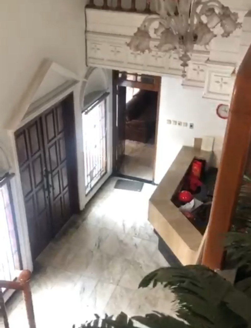 Disewakan Rumah Kantor Eksklusif di Raya Jemursari Lokasi Strategis Surabaya Selatan - Image 1