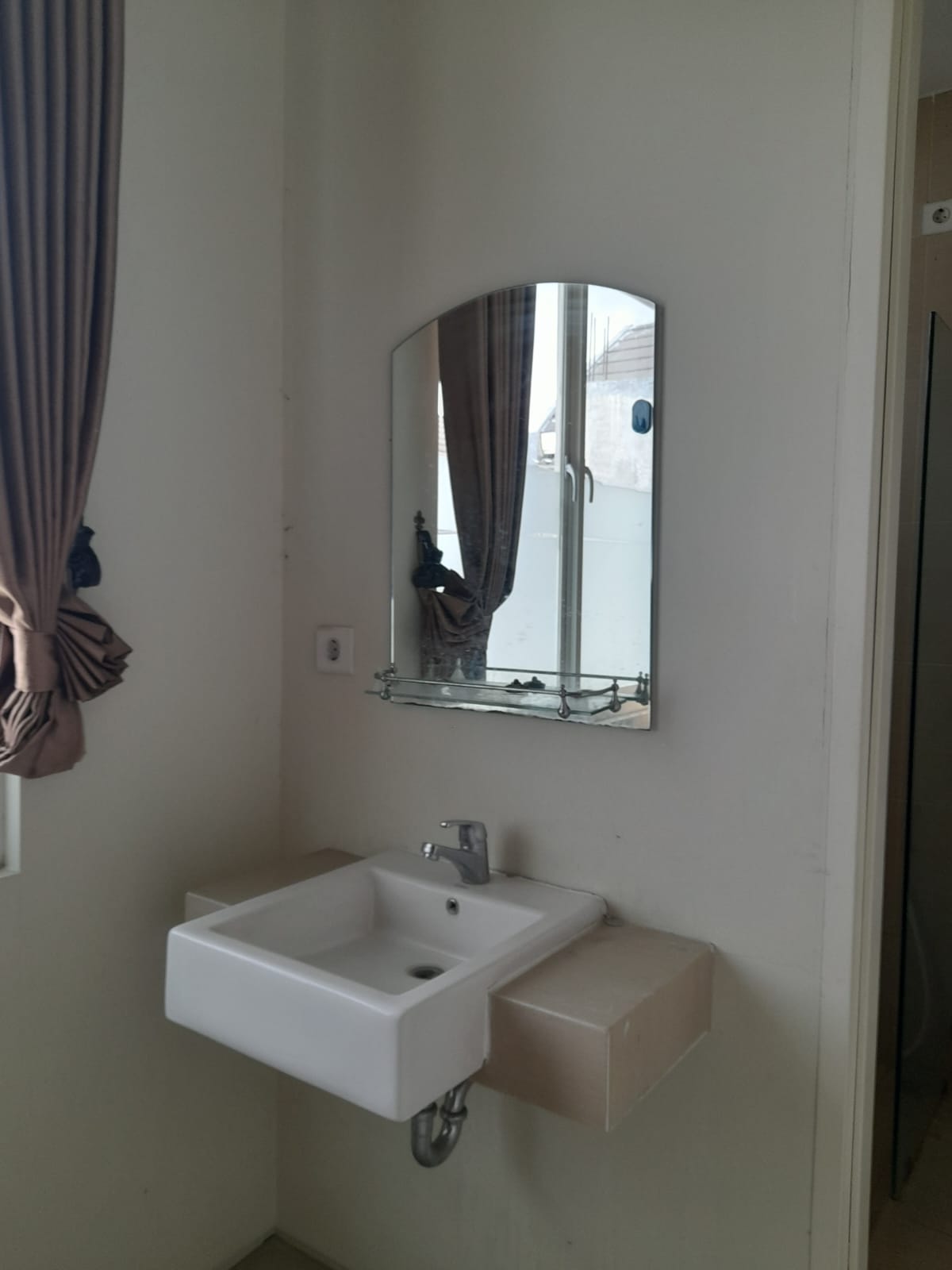 Disewakan Rumah Modern Siap Huni di Northwest Park, Citraland Utara (bbal) - Thumbnail 4