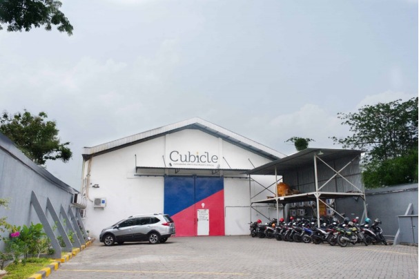 Dijual/Disewakan Gedung Kantor 2 Lantai di Lokasi Strategis Raya Lidah Wetan, Surabaya Barat - Thumbnail 2