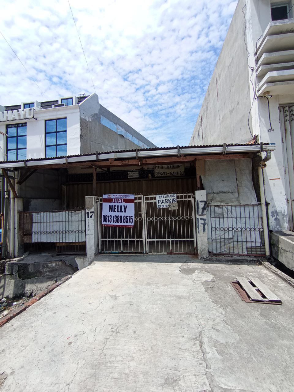 Dijual Rumah 1,5 Lantai di Lokasi Komersial di Nol Jalan di Kedungsari, Surabaya Pusat - Image 1