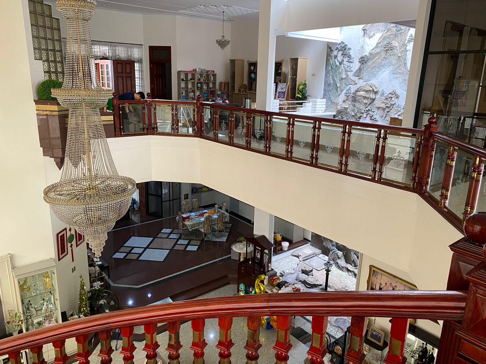 Dijual Rumah Mewah Siap Huni di Jalan Cempaka Surabaya Pusat - Thumbnail 3