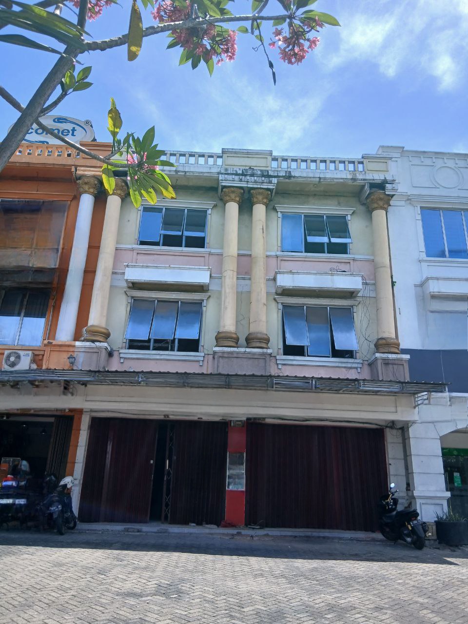 Disewakan Ruko Komersial 2 Jejer di Grand Flower Pasar Kembang Surabaya Pusat - Image 1